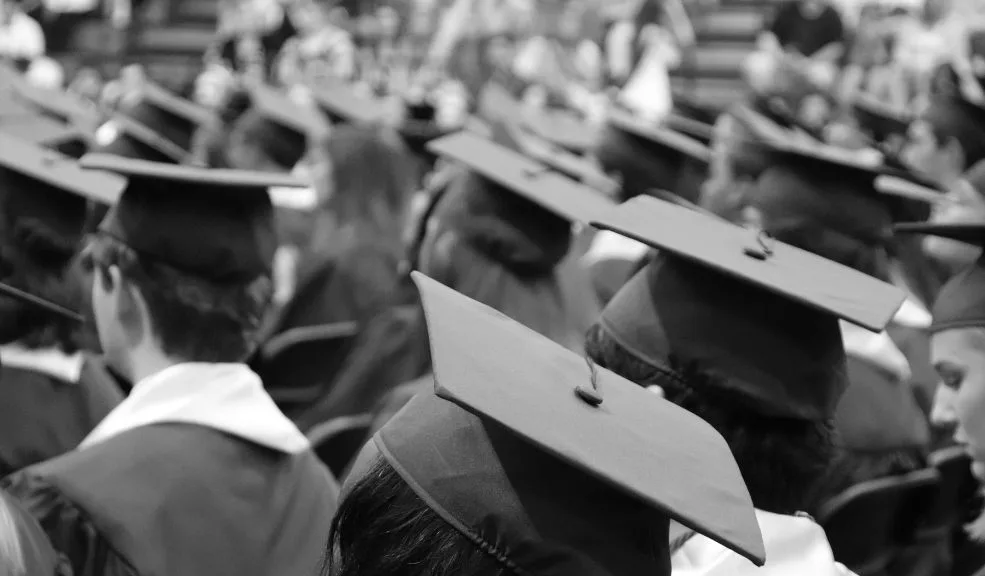 Termine sus estudios de bachillerato totalmente gratis 2 Termine sus estudios de bachillerato totalmente gratis Matricúlese y termine sus estudios totalmente gratis. El cronograma será completamente flexible y está dirigido a vendedores informales, comerciantes de las plazas distritales de mercado, emprendedores informales y sus familias.