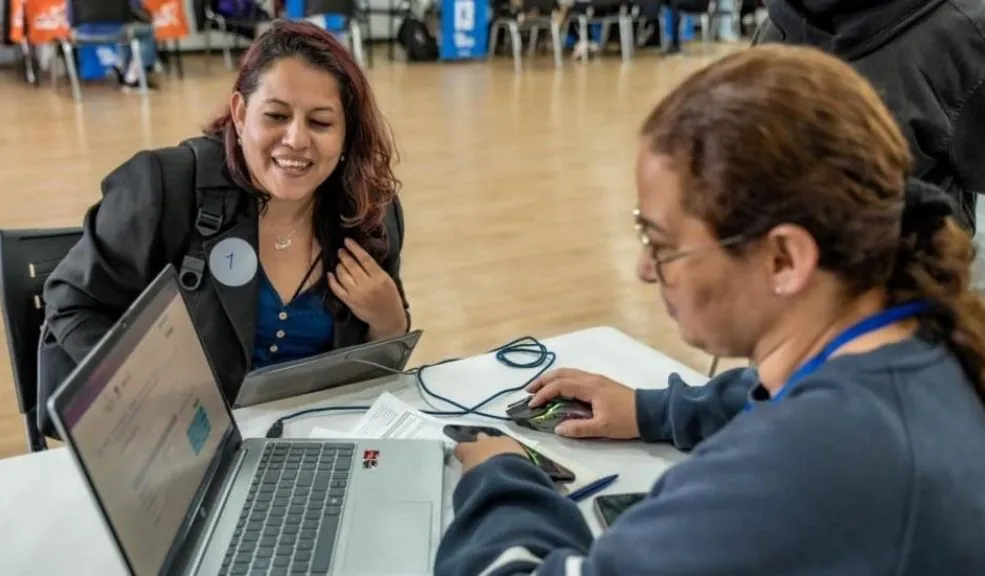 Trabajo sí hay: llega a Fontibón la Unidad Móvil de Empleo hasta el 17 de enero La Unidad Móvil de Empleo estará en Fontibón, hasta el 17 de enero, ofreciendo orientación y acceso a vacantes laborales de manera gratuita. Prográmese para participar y arrancar el 2026 con camello.