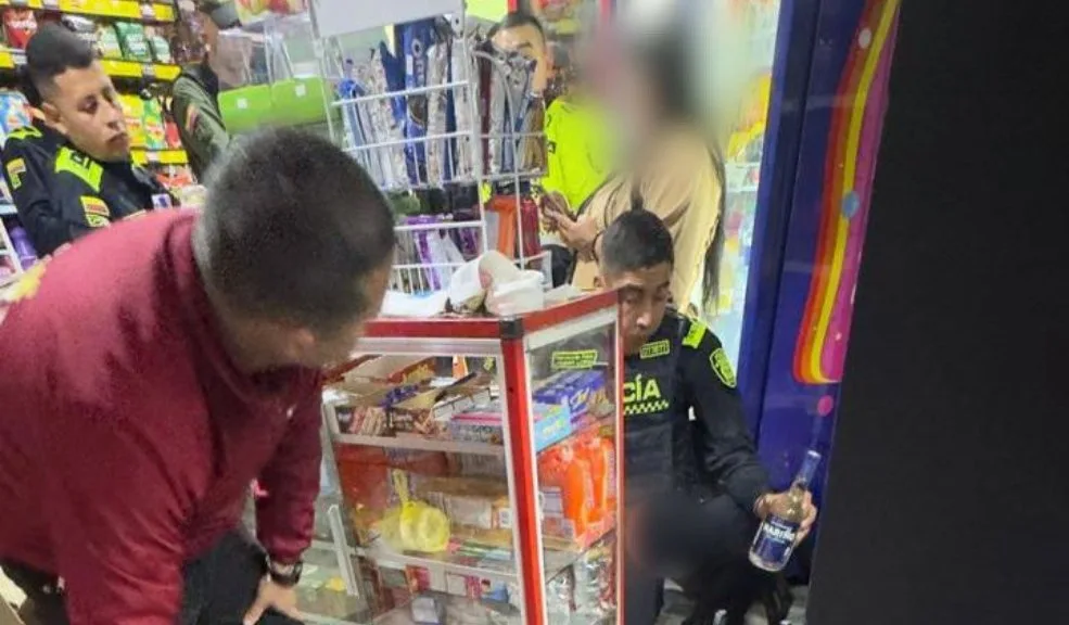 Una mujer capturada y una cigarrería fue cerrada tras hallazgo de licor adulterado 6 Una mujer capturada y una cigarrería fue cerrada tras hallazgo de licor adulterado