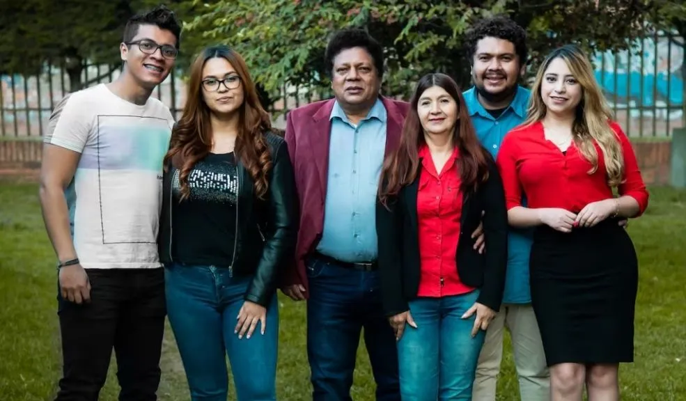 Weisman Mora: el fotógrafo que perdió la vida con Yeison Jiménez 2 Weisman Mora: el fotógrafo que perdió la vida con Yeison Jiménez Weisman Mora iba más allá del lente: acompañó la carrera artística de Yeison Jiménez y murió en una tragedia que hoy enluta al país. Le contamos su historia.