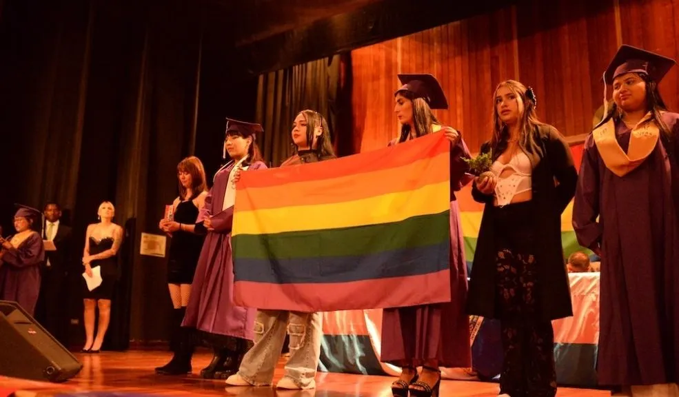 Ya están abiertas inscripciones de Educación Flexible 2026-I en las Casas LGBTI La Secretaría Distrital de Integración Social, en colaboración con la Secretaría de Educación, anunció la apertura de inscripciones para la Estrategia de Educación Flexible 2026-I en las cuatro Casas LGBTI de la ciudad, una iniciativa que permitirá a personas que no han podido acceder o permanecer en el sistema educativo tradicional continuar, retomar o culminar sus estudios durante el primer semestre de 2026.