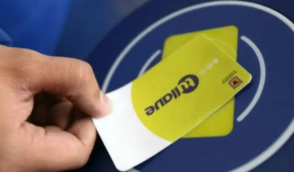 ¡Aliste el bolsillo! Recuerde que el pasaje de TransMilenio y Sitp sube: este será el precio El ajuste es de 350 pesos y la tarifa quedará unificada para el bus rojo y el azul del TransMilenio y el Sitp. Ojo, porque vienen más subsidios para los que viven en 'pagadiarios' y los habitantes de calle.