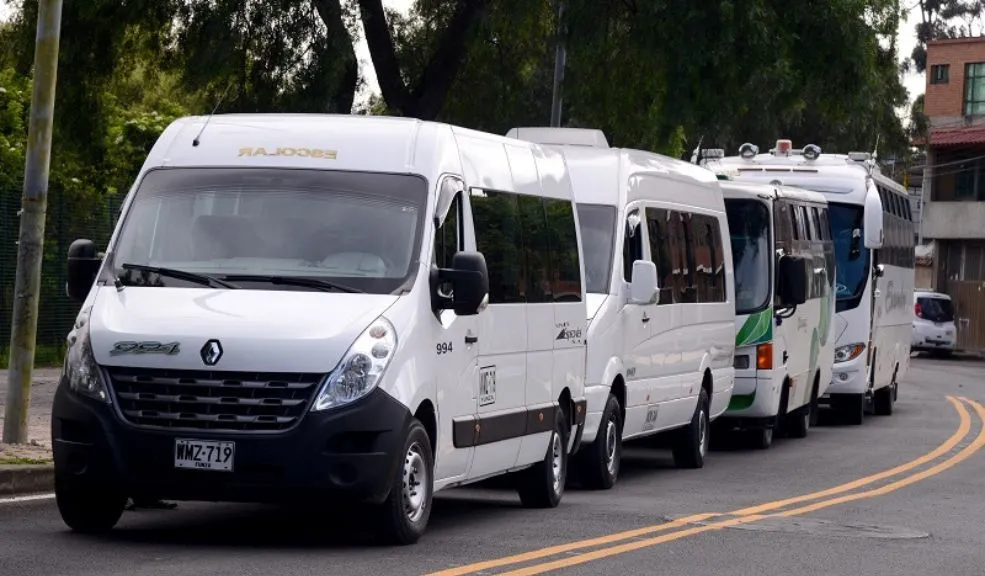 Su hijo podrá asistir al colegio distrital en transporte gratis, le contamos cómo Si a usted le toca hacer maromas para que sus hijos lleguen al colegio, póngase las pilas porque la Secretaría de Educación ya activó el Programa de Movilidad Escolar. Aquí le contamos cómo asegurar el transporte gratis para los estudiantes de los colegios públicos de Bogotá.