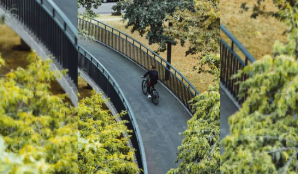 ¡Atención ciclistas! Esta es la multa por cruzar un puente peatonal en bicicleta Aunque en la capital esté normalizado que los ciclistas transiten por los puentes peatonales en bicicleta, esta es una infracción por la cual pueden ser multados.