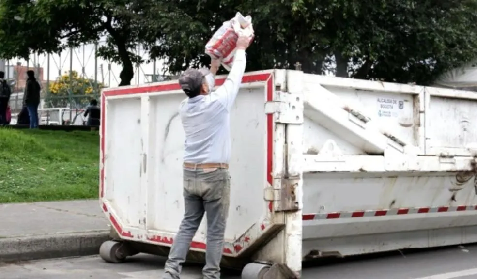 ¡Basta de tirar los escombros a la calle! Conozca dónde estarán los Ecopuntos esta semana Una de las problemáticas que más aqueja a la capital es la incorrecta clasificación de sus residuos y la disposición de los mismos. A esto se suma que muchos ciudadanos no conocen a dónde llevar escombros, restos de muebles o enseres en mal estado, y terminan arrojándolos al punto de recolección habitual o en la calle.