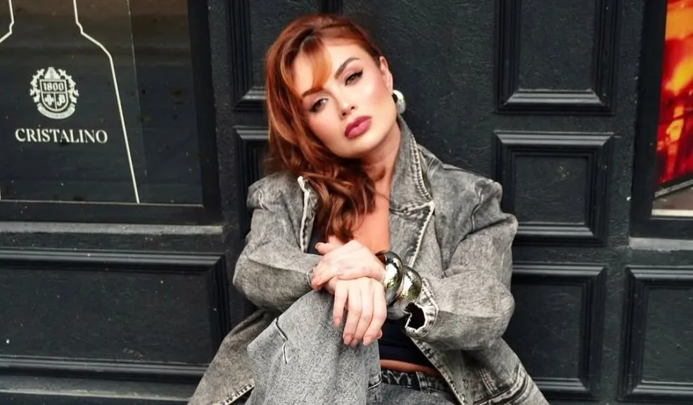 ¡Candela pura! Sara Uribe estará en 'La Casa de los Famosos' 2 ¡Candela pura! Sara Uribe estará en 'La Casa de los Famosos' La modelo y presentadora antioqueña Sara Uribe es la nueva integrante confirmada para la tercera edición de 'La Casa de los Famosos'. El anuncio oficial fue realizado por el 'Jefe' del programa, generando gran expectativa entre sus seguidores.