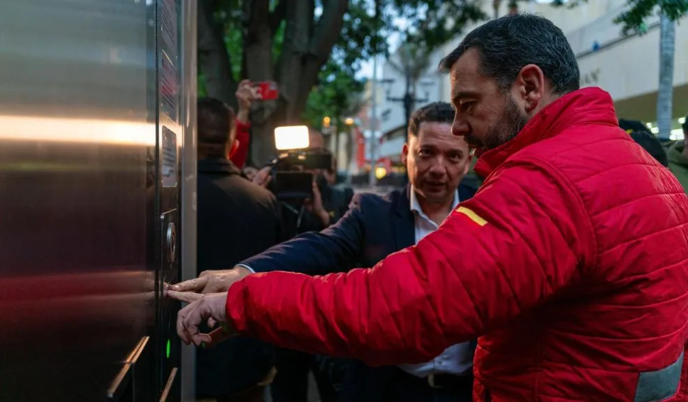 ¡Con todos los juguetes! Inauguran baño público inteligente en la Carrera Séptima La Alcaldía entregó en el Parque Santander el tercer baño público inteligente de la ciudad. Promete quitarle un dolor de cabeza a los más de 2.500 ciudadanos que transitan por la Carrera Séptima. Le contamos cómo funciona.