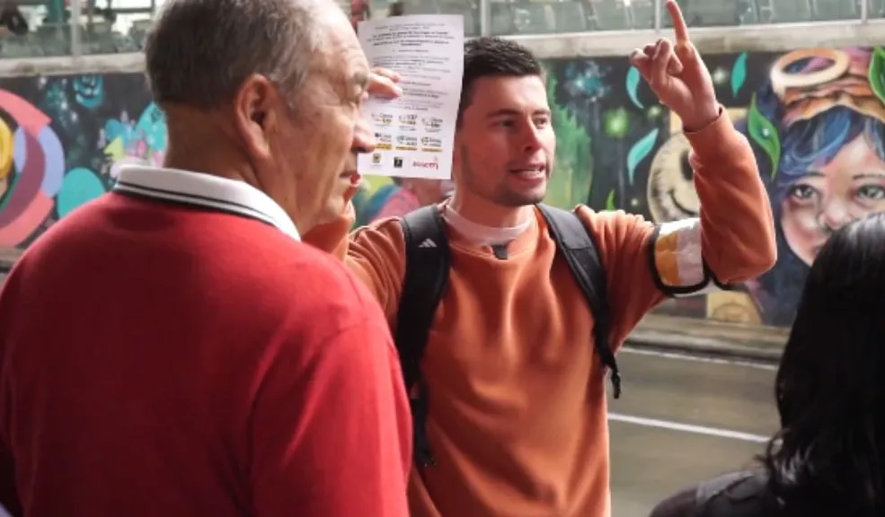 Infractores de TransMilenio realizaron jornada pedagógica en el Portal 20 de Julio 1 Infractores de TransMilenio realizaron jornada pedagógica en el Portal 20 de Julio Un grupo de ciudadanos, sancionados previamente por incumplir el Código Nacional de Seguridad y Convivencia Ciudadana, participó en la estrategia ‘Gestores de Convivencia por un día’.