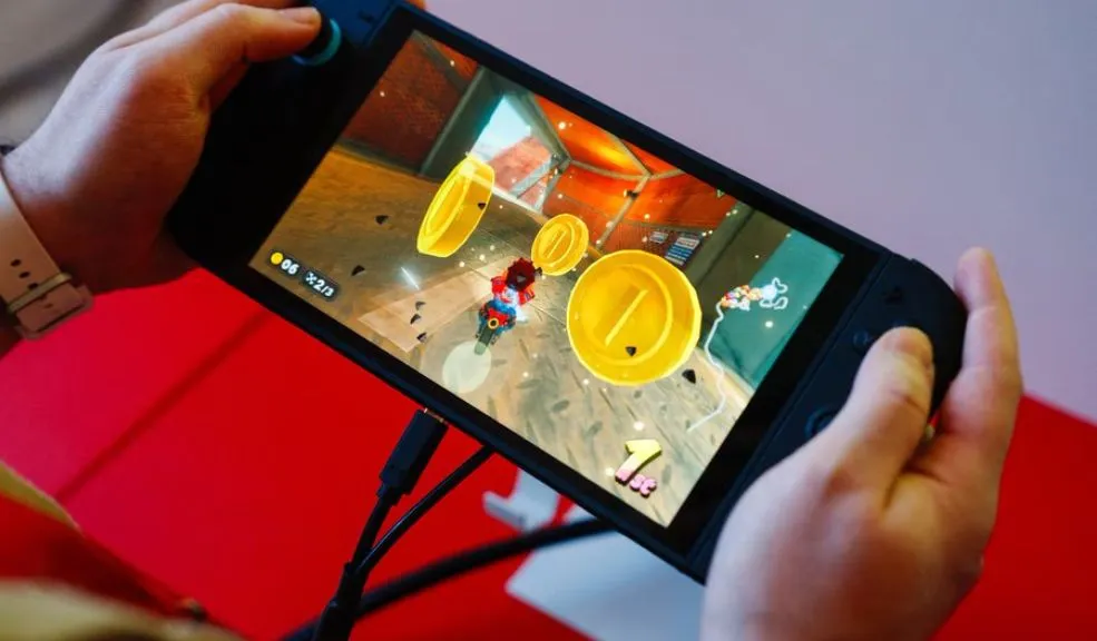 ¡Insólito! Niño mató a su papá por quitarle la Nintendo 8 ¡Insólito! Niño mató a su papá por quitarle la Nintendo Todo se habría desencadenado tras una aparente disputa relacionada con un videojuego. Posteriormente, un niño habría acabado con la vida de su progenitor, Douglas Dietz.