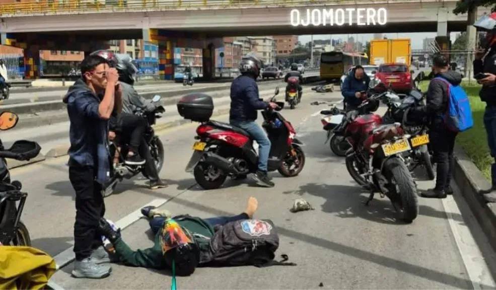 ¡Otra muerte en las vías! Motociclista falleció tras siniestro con camión en Teusaquillo Un segundo motociclista falleció en la Avenida NQS, en la localidad de Teusaquillo.