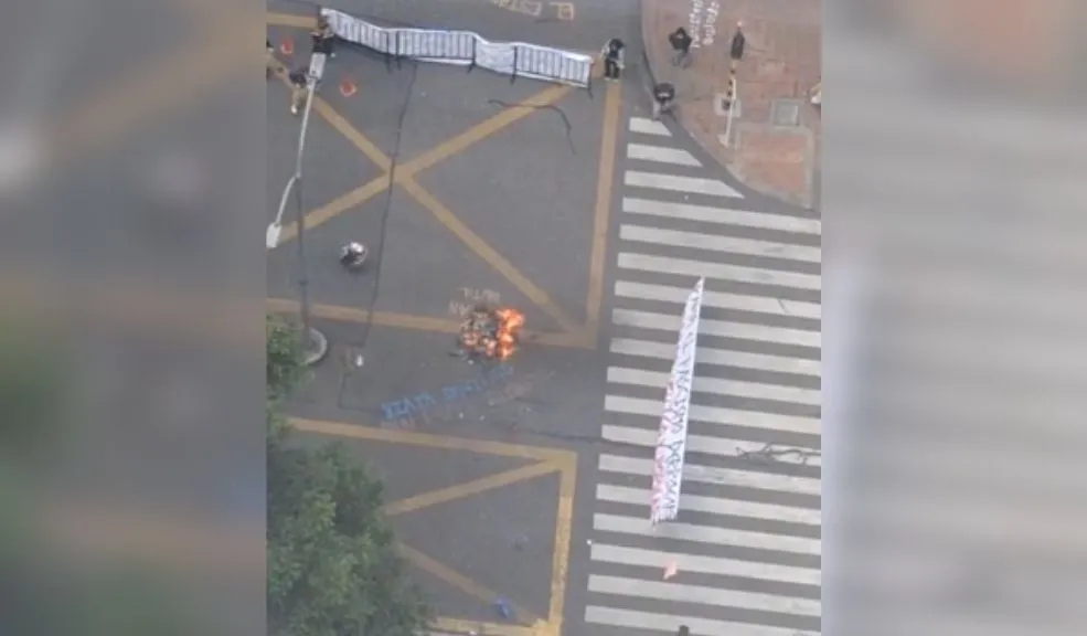 ¡Pilas! Hay bloqueos por la NQS debido a manifestaciones cerca a la 'Nacho' La tarde de este viernes 9 de enero se registró una situación de orden público en los alrededores de la Universidad Nacional, lo que causó el cierre parcial de uno de los corredores más concurridos de la capital.