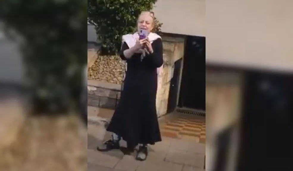 ¡Qué joyita! La doctora Liliana habría estafado a Mary Méndez, presentadora de Caracol 2 ¡Qué joyita! La doctora Liliana habría estafado a Mary Méndez, presentadora de Caracol La polémica crece: la doctora Liliana, quien insultó a un joven, presuntamente también le robó a Mary Méndez.