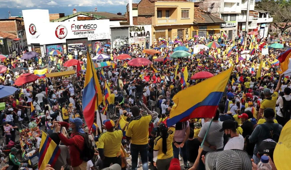 ¿Le afectó la subida del pasaje intermunicipal? Se programan manifestaciones Tras el aumento en las tarifas de los buses intermunicipales para 2026, los ciudadanos que se transportan por los corredores viales de Tabio, Cajicá, Tenjo, El Rosal, Facatativá y Madrid han decidido salir a las calles para manifestar su inconformidad contra la empresa que brinda el servicio en el sector.