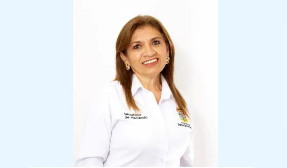 ¿Nuevo caso de “usted no sabe quién soy yo”? Secretaria de Fusagasugá en el ojo del huracán En un video quedó registrado el trato cuestionable que le dio la secretaria de Hacienda del municipio de Fusagasugá a un agente de tránsito, quien se disponía a imponerle un comparendo y a inmovilizar el vehículo. En las imágenes se evidencia que la funcionaria llamó al secretario de Movilidad para evitar que se llevaran el carro e, incluso, algunos familiares intervinieron y le manotearon al agente.