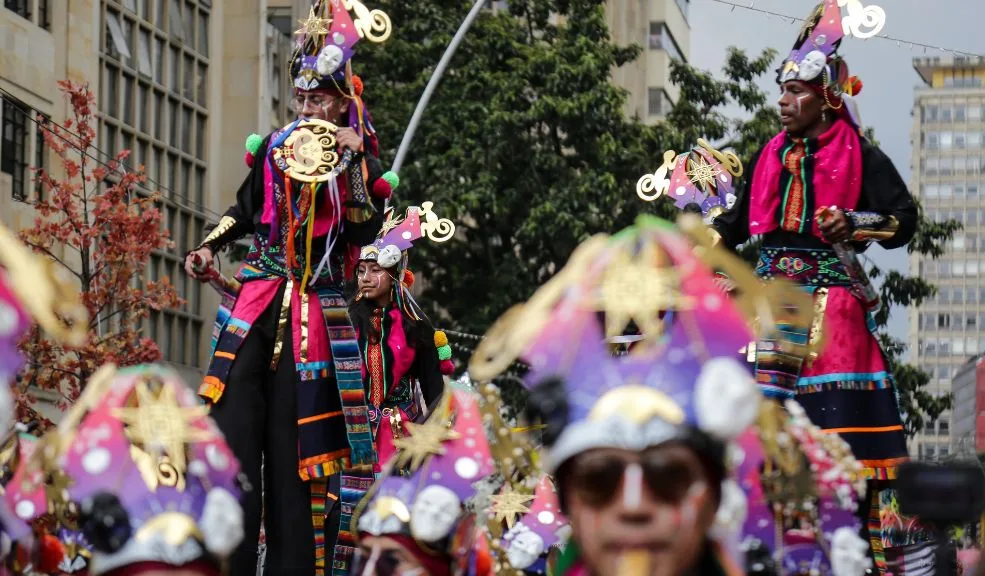 ¿Se imaginó que Bogotá tendría su propio carnaval? Así comienza la celebración Desde este sábado 17 de enero comienza una de las fiestas más grandes de la capital del país, con la inauguración de la Academia del Carnaval, que será la antesala del Carnaval de Bogotá.