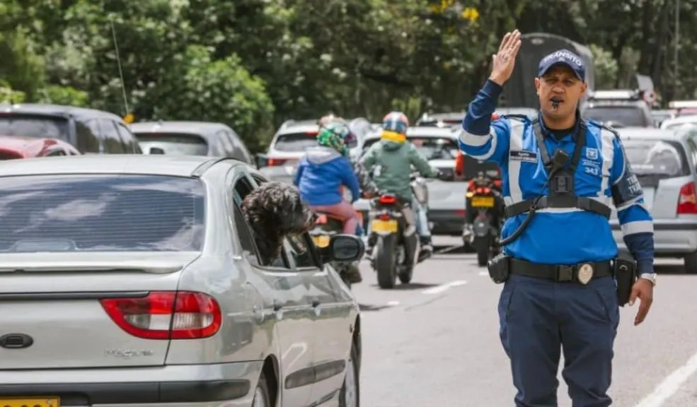 ¿Viajará este puente de Reyes? Así operará el Pico y Placa Regional Con el objetivo de agilizar el retorno de los viajeros a Bogotá, la Secretaría de Movilidad implementará el Pico y Placa Regional durante este puente festivo de Reyes. La medida busca garantizar un flujo vehicular constante y sin contratiempos en los principales corredores de acceso.