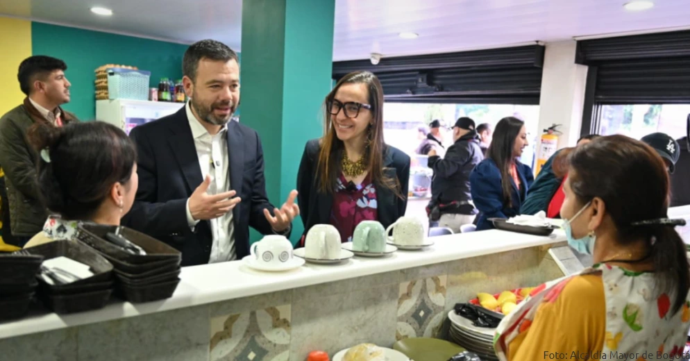 Distrito lanza 'Salvavidas de empleo' para evitar despidos por aumento de salario mínimo Si el aumento del salario mínimo lo tiene sufriendo para cuadrar las cuentas, el Distrito lanzó 'Salvavidas al Empleo' para que no tenga que echar a nadie ni cerrar su negocio.