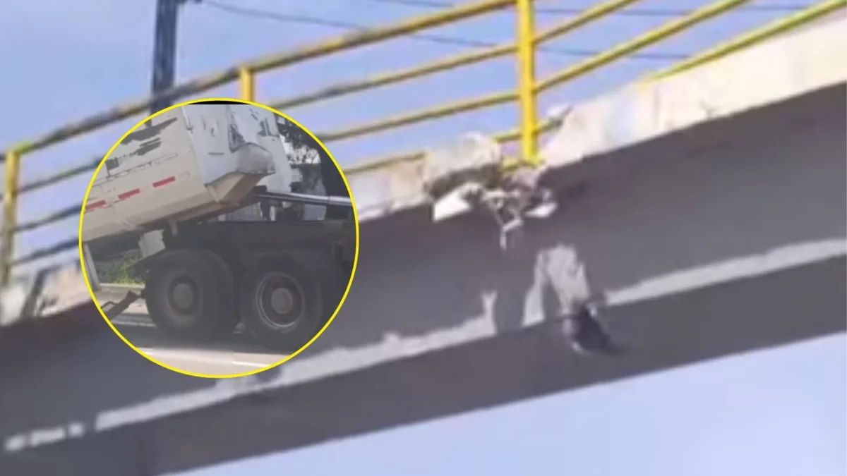 Antonio Nariño: volqueta de recolección de basura chocó contra un puente peatonal Una volqueta de recolección de basuras habría ocasionado un daño en un puente peatonal de la localidad de Antonio Nariño, después de que, al parecer, la tolva chocara contra la estructura ubicada sobre la avenida Primero de Mayo.