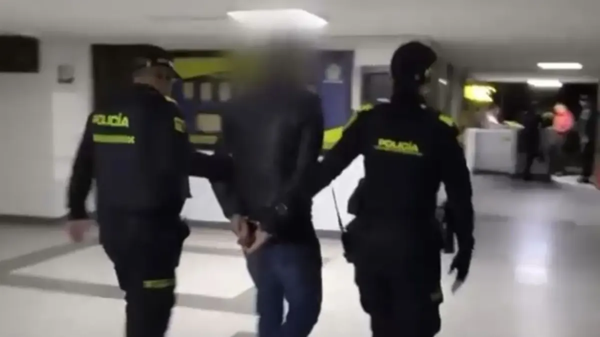 Barrios Unidos: recuperan carro que había sido prestado a un familiar y nunca regresó ¿Alguna vez le ha prestado dinero a un familiar y no se lo ha devuelto? Eso mismo le pasó a un hombre, pero de una manera más insólita. La víctima relató que le habría prestado su carro a un familiar por una semana, pero que el vehículo nunca regresó e incluso fue vendido.