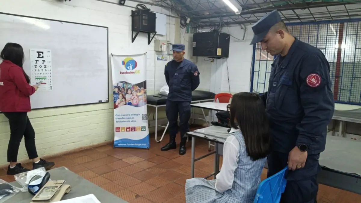 Benefician a 316 estudiantes de Ciudad Bolívar y Soacha con Jornada de Salud Visual Una nueva visión del mundo tendrán 316 estudiantes en Soacha y Ciudad Bolívar gracias a la Jornada de Salud Visual encabezada por el Ejército.