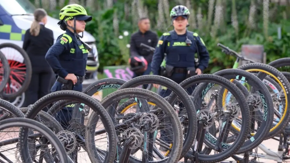 Bicicletas robadas volvieron con sus dueños a casa en el Día sin Carro En el marco de la jornada del Día sin Carro, las autoridades locales formalizaron la entrega de 14 bicicletas y 2 patinetas eléctricas que habían sido recuperadas en recientes operativos contra el hurto.