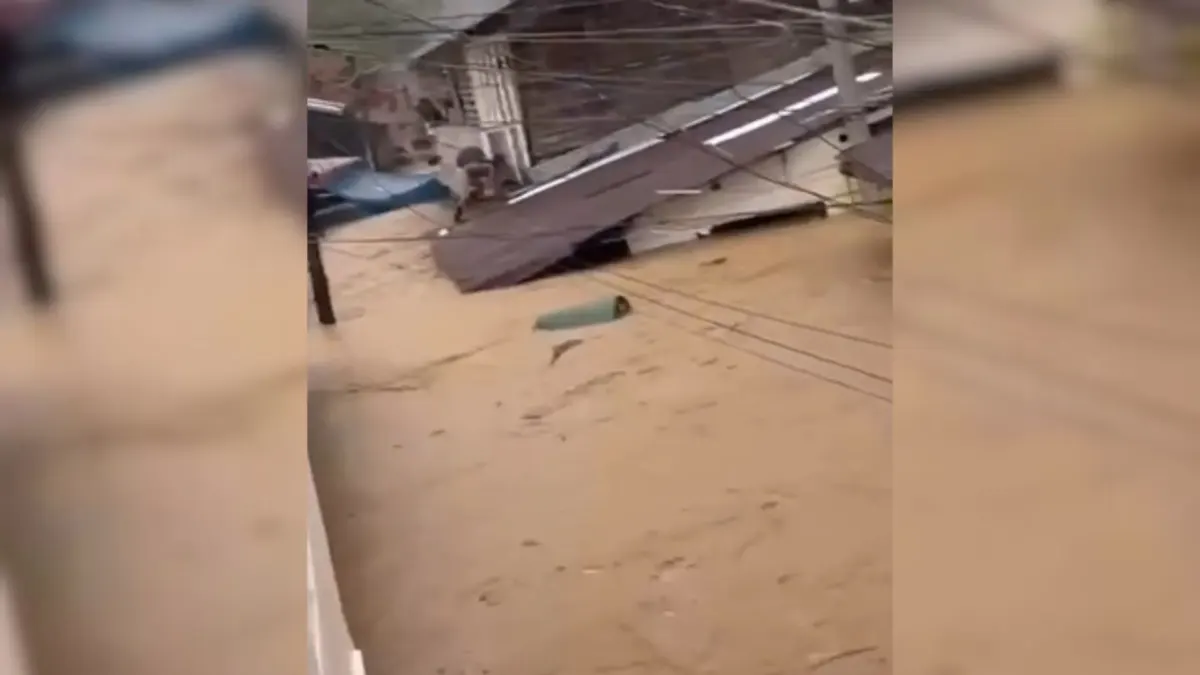 Bomberos de Cundinamarca apoyan emergencias en Córdoba Las lluvias que han azotado al departamento de Córdoba durante febrero de 2026 siguen provocando graves inundaciones en varios municipios, dejando barrios bajo el agua, familias damnificadas y comunidades enteras a la espera de ayuda. Para apoyar en la emergencia desde Cundinamarca se enviaron varias unidades de bomberos.