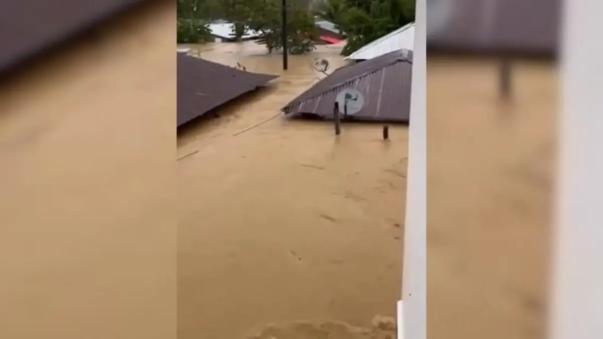 Bomberos de Cundinamarca apoyan emergencias en Córdoba Las lluvias que han azotado al departamento de Córdoba durante febrero de 2026 siguen provocando graves inundaciones en varios municipios, dejando barrios bajo el agua, familias damnificadas y comunidades enteras a la espera de ayuda. Para apoyar en la emergencia desde Cundinamarca se enviaron varias unidades de bomberos.