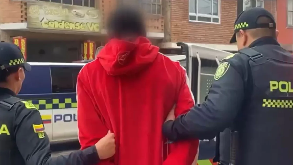 Bosa: capturado por haber matado a un hombre con un destornillador 1 Bosa: capturado por haber matado a un hombre con un destornillador Tras ocho meses de evadir a las autoridades, finalmente fue capturado un sujeto que habría asesinado a un hombre con un destornillador en Bosa Centro.