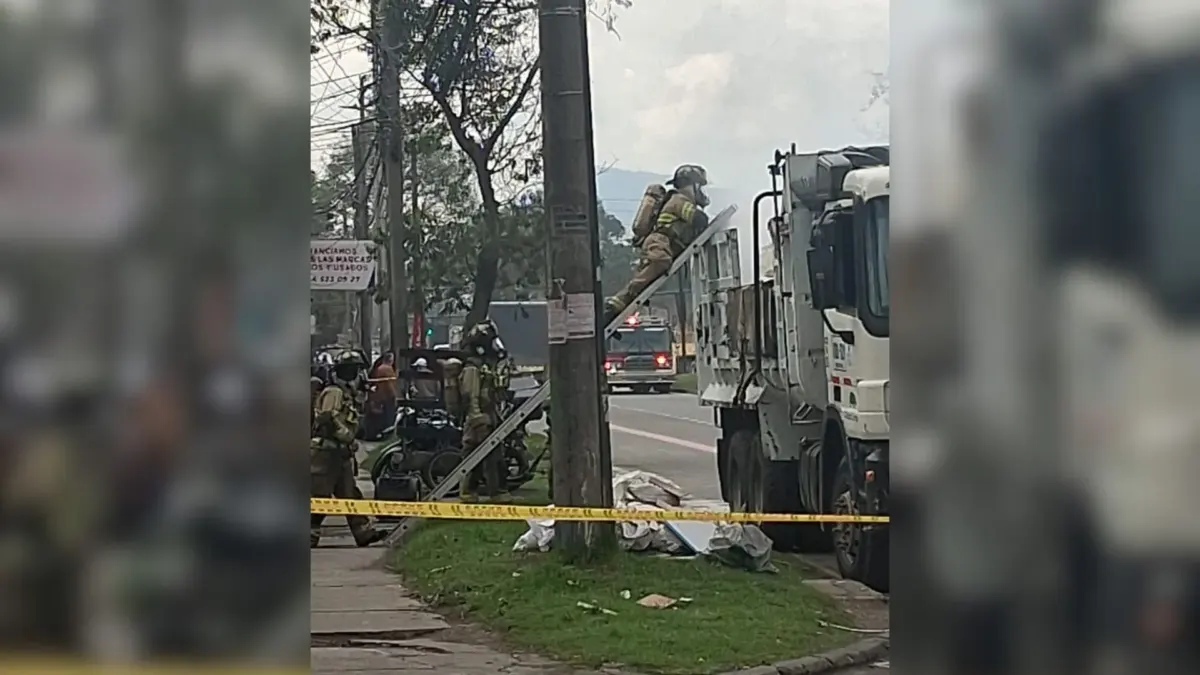 Caos en la Boyacá: volqueta se incendió y cerraron carril lento Si necesita desplazarse por la avenida Boyacá, considere tomar rutas alternas. A esta hora se mantiene un cierre preventivo en el carril lento por el incendio de una volqueta.