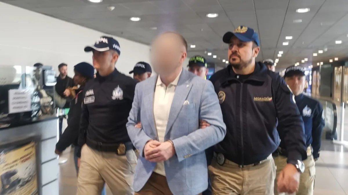 Fontibón: capturan en El Dorado a ruso buscado por terrorismo en EE. UU. Oficiales de Migración Colombia capturaron en el Aeropuerto Internacional El Dorado al ciudadano ruso D. Alimov, un presunto financiador de terrorismo sobre quien pesa una circular roja de Interpol y una solicitud de extradición de Estados Unidos, por conspirar para asesinar y secuestrar a figuras públicas en Europa.