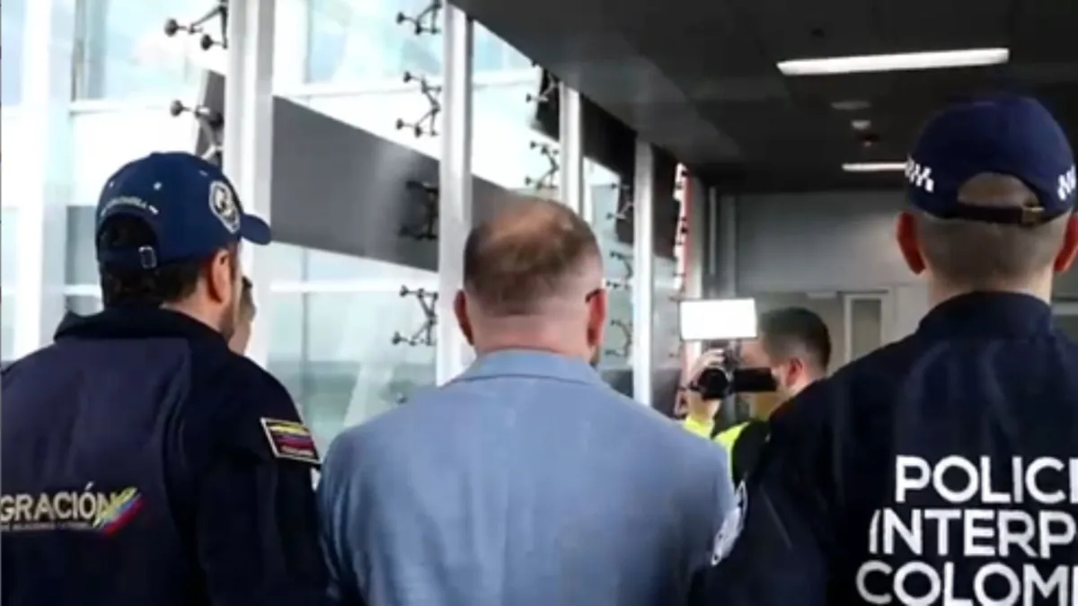 Fontibón: capturan en El Dorado a ruso buscado por terrorismo en EE. UU. Oficiales de Migración Colombia capturaron en el Aeropuerto Internacional El Dorado al ciudadano ruso D. Alimov, un presunto financiador de terrorismo sobre quien pesa una circular roja de Interpol y una solicitud de extradición de Estados Unidos, por conspirar para asesinar y secuestrar a figuras públicas en Europa.