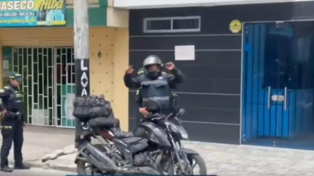 Capturan en Tunjuelito a un hombre con un arma y una cocina portátil para fabricar tusi En la localidad de Tunjuelito, la Policía capturó a un hombre de 46 años que pretendía ocultar una operación de fabricación de estupefacientes bajo la fachada de un huésped.