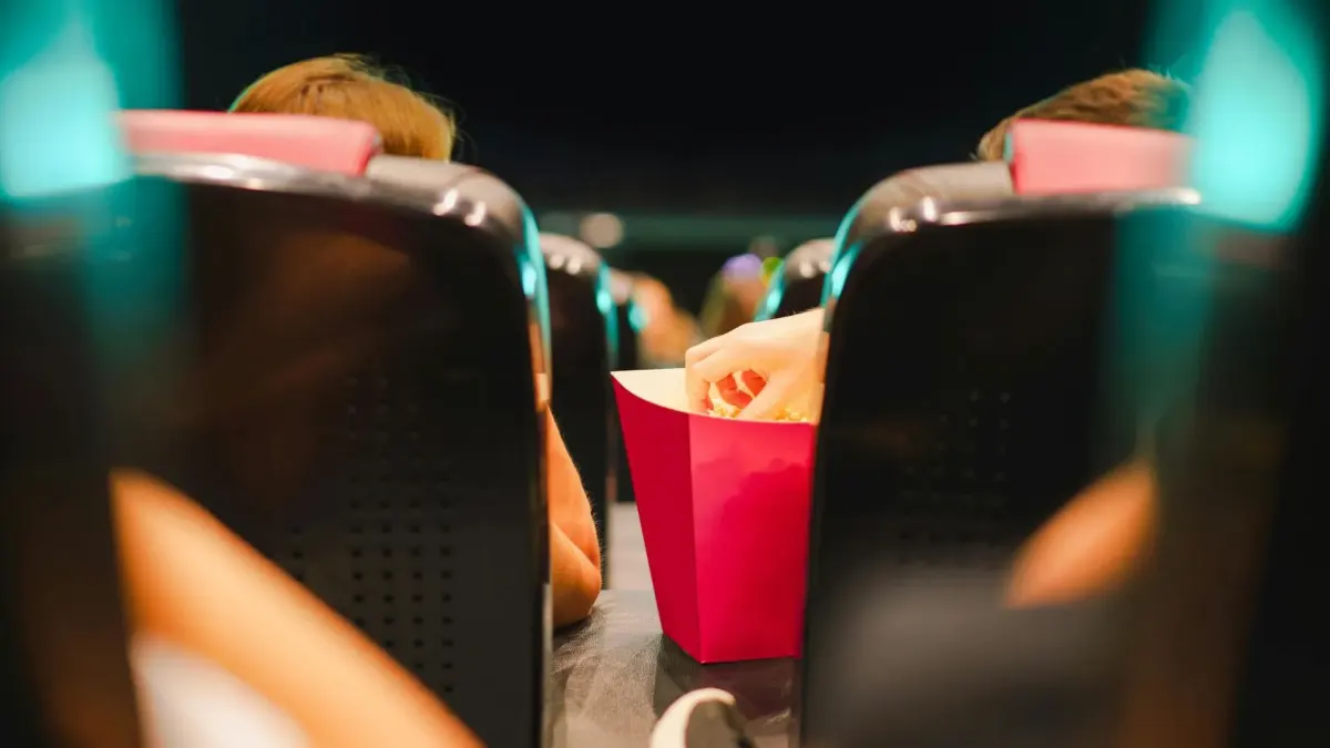 Celebre el mes de ‘San Valen, Valentín’: cine a 8.000 Aunque en Colombia el Día del Amor y la Amistad se celebra en septiembre, cada vez más personas se suman a celebrar 'San Valen, Valentín', y este año el festejo se podrá realizar en medio de la Fiesta del Cine, con entradas a $8.000.