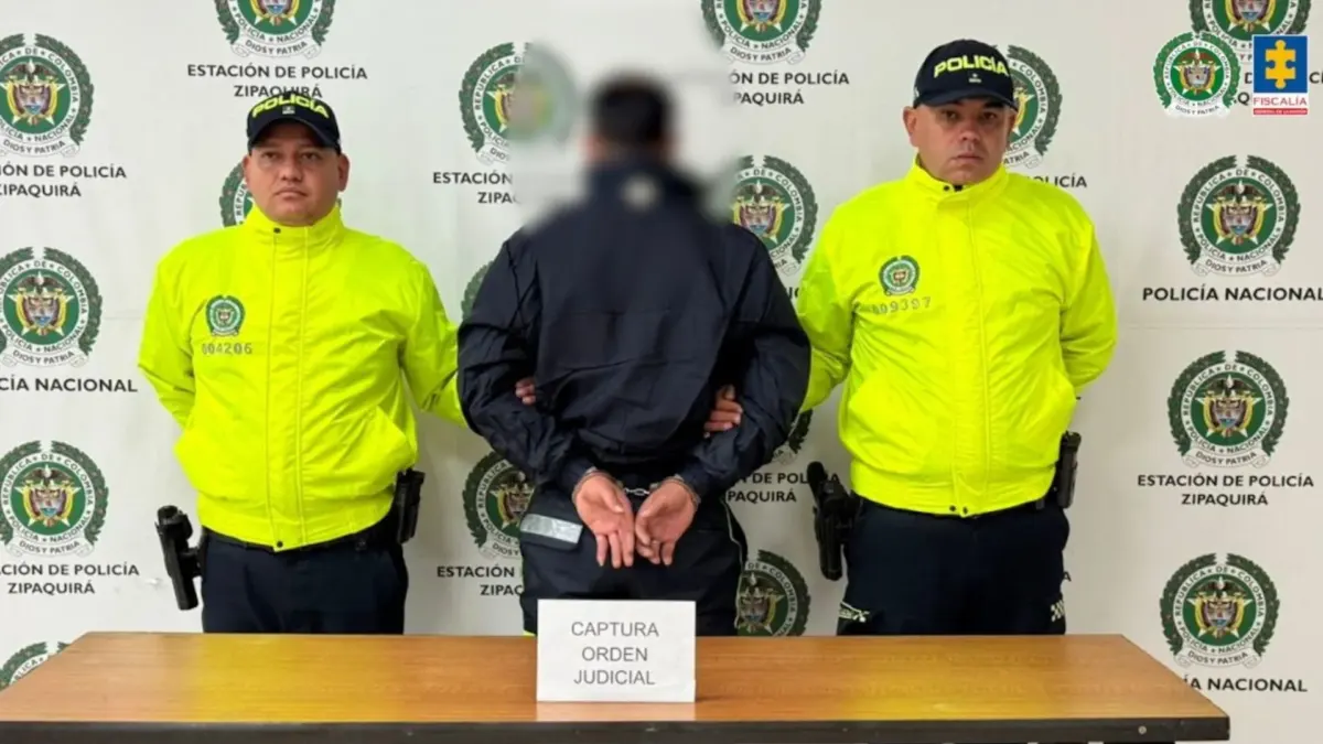 Cundinamarca: a responder por abusar de menor de 5 años Este hombre, que habría cometido estos hechos en el municipio de Tocancipá, fue detenido en zona rural de Chía (Cundinamarca), donde se escondía de la orden de captura que le había sido impuesta por estos presuntos vejámenes.