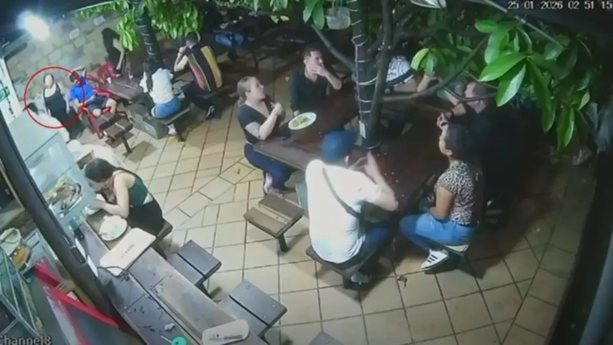 Cundinamarca: mujer fue capturada en Villeta por dopar y robar a un hombre Una salida casual en Villeta terminó en pesadilla cuando un hombre fue dopado y robado tras ser seducido por dos mujeres. Cámaras de seguridad y audios de WhatsApp permitieron a la Policía capturar a una de las presuntas responsables.