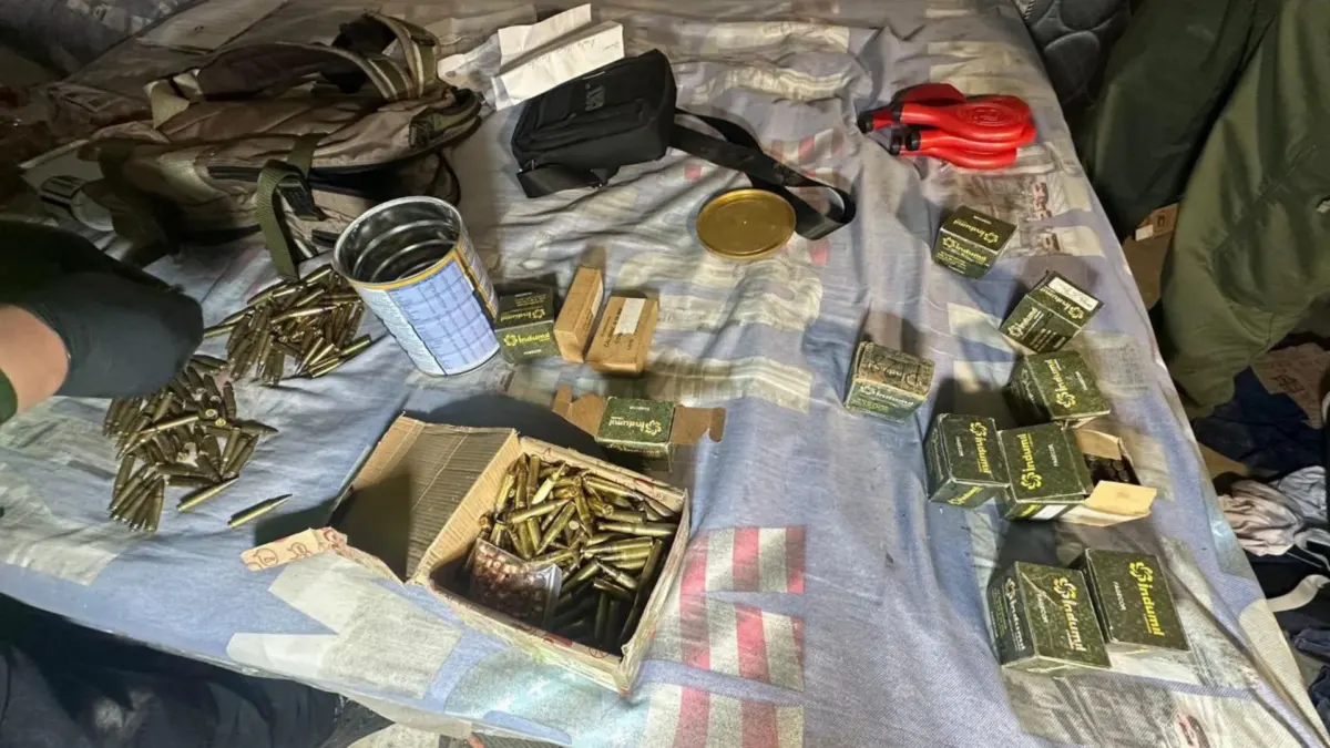 Desmantelan en Usme depósito con explosivos para plan terrorista En una operación conjunta entre el Ejército Nacional, la Policía, la Fiscalía y la DEA, se logró desarticular un centro logístico de alta peligrosidad en la localidad de Usme.