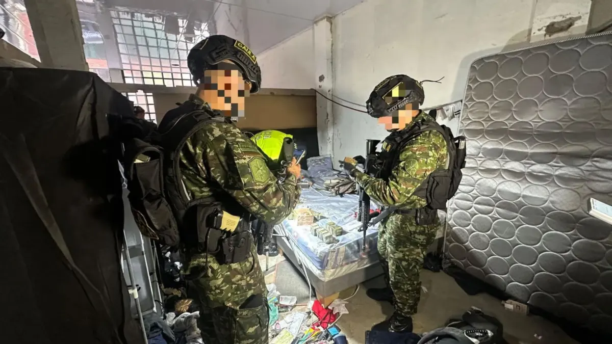 Desmantelan en Usme depósito con explosivos para plan terrorista En una operación conjunta entre el Ejército Nacional, la Policía, la Fiscalía y la DEA, se logró desarticular un centro logístico de alta peligrosidad en la localidad de Usme.