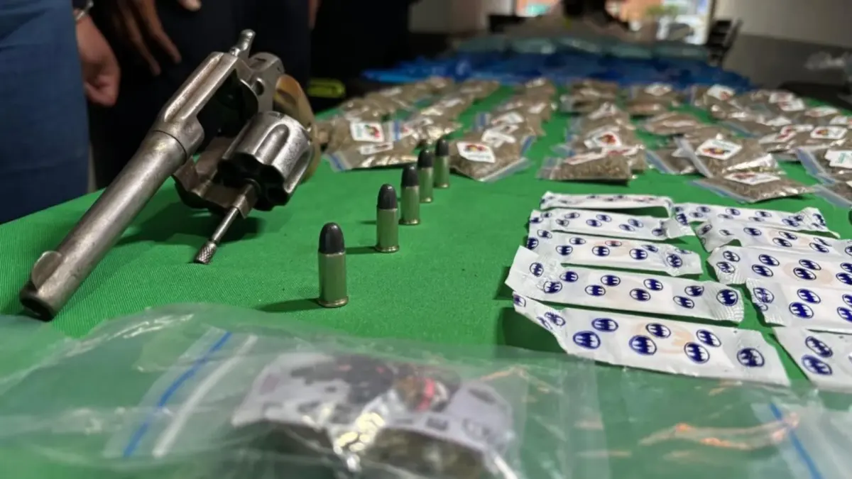 En Antonio Nariño: capturan a dos presuntos integrantes de 'Los Jokers' por expendio de droga 2 En Antonio Nariño: capturan a dos presuntos integrantes de 'Los Jokers' por expendio de droga En un operativo de control realizado en el sector de Comuneros, la Policía Nacional logró la captura de un hombre y una mujer, presuntos integrantes de la estructura delincuencial 'Los Jokers'.