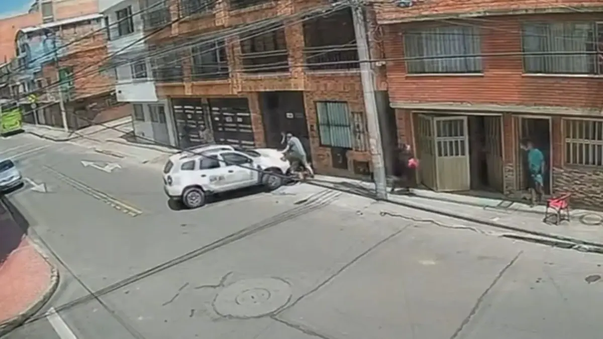 Capturan a dos hombres armados tras fleteo a adulto mayor en Engativá 1 Capturan a dos hombres armados tras fleteo a adulto mayor en Engativá En la localidad de Engativá se logró la captura de dos sujetos, quienes previamente acababan de despojar de 30 millones de pesos a un adulto mayor.