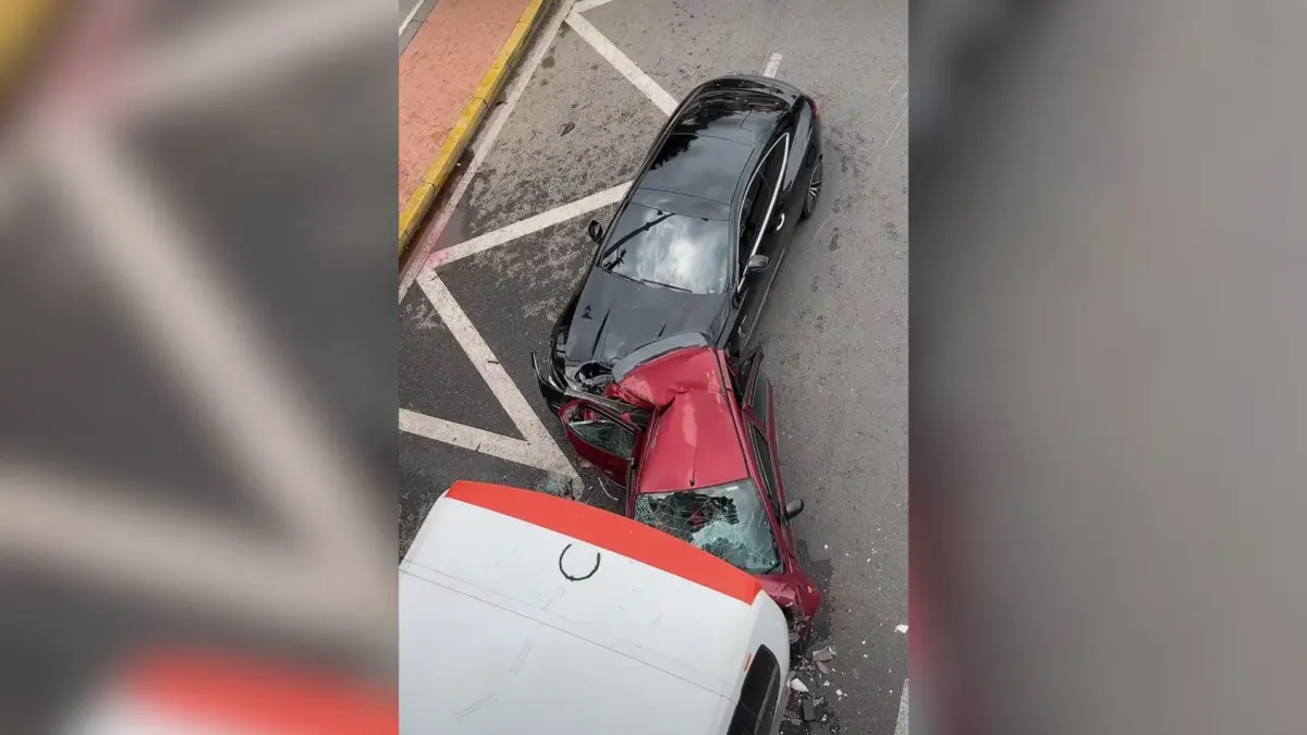 En Suba: accidente múltiple en plena Autopista Norte Un aparatoso siniestro vial registrado en la localidad de Suba terminó afectando la movilidad, involucrando tres vehículos.