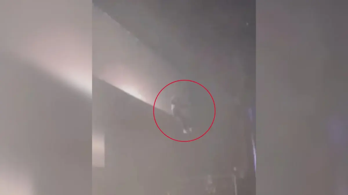 EN VIDEO: cantante cayó desde 20 metros en Movistar Arena 1 Movistar Arena