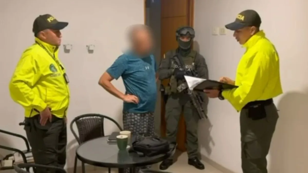 Fue capturado y será extraditado alias 'Gustavo', quien operaba en al menos 7 países Alias ‘Gustavo’, dedicado al narcotráfico en al menos 7 países, fue capturado en las últimas horas por la Policía Nacional de Colombia y será extraditado a Brasil.