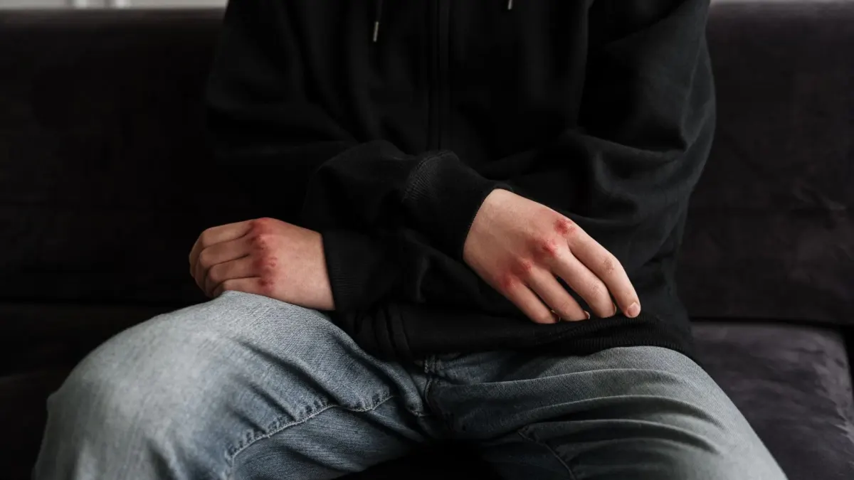 Facatativá: capturado hombre que golpeó e intimidó a su padre 1 Facatativá: capturado hombre que golpeó e intimidó a su padre Desde el 2022, este hombre habría estado agrediendo de manera física, verbal y psicológica a su padre de 75 años en el barrio Santa Rita, en Facatativá (Cundinamarca).