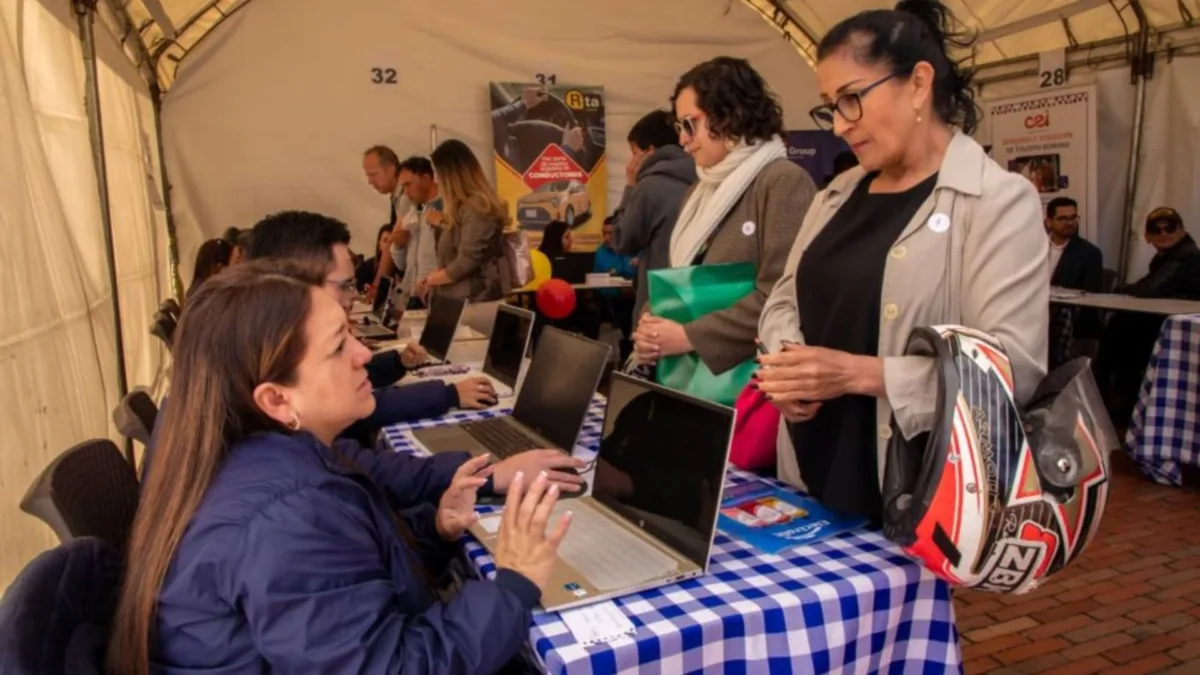 Inscríbase, asista y acceda a uno de los 17.000 empleos que se ofertan A la capital llega la ‘Megaferia de Empleo’, en la cual estarán disponibles 17.000 vacantes el próximo 19 de febrero. Recuerde que, para poder asistir, debe inscribirse previamente.