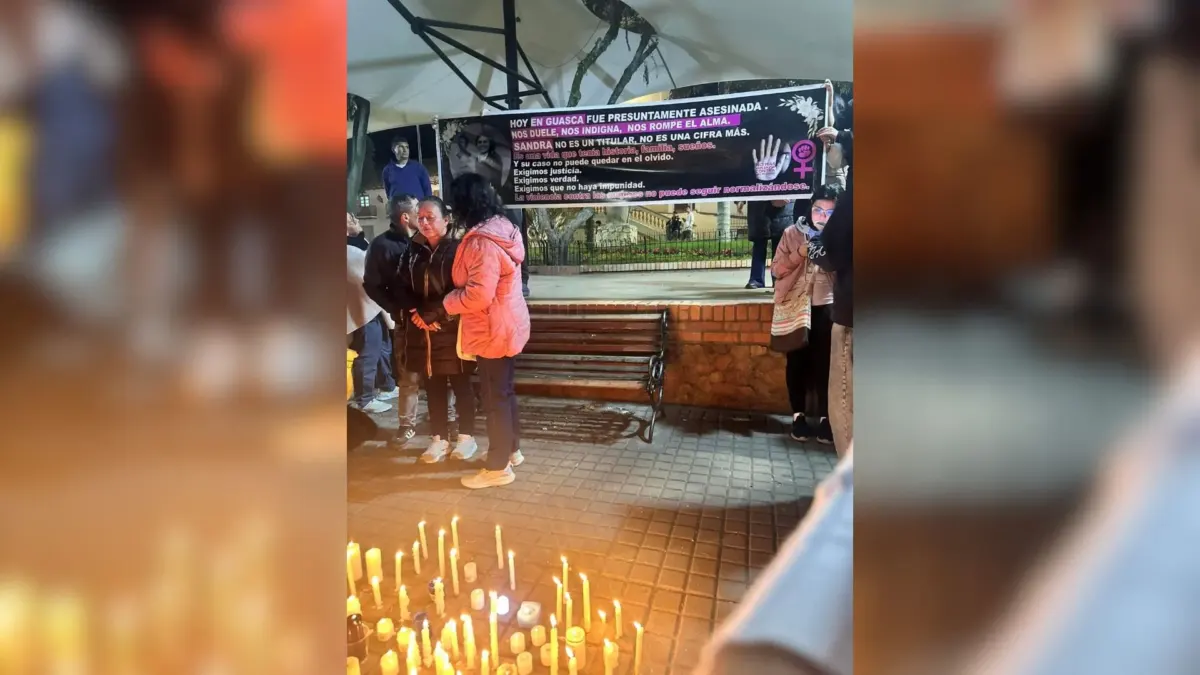 Investigan presunto feminicidio de mujer campesina en zona rural de Guasca El municipio de Guasca, Cundinamarca, se encuentra sumido en el dolor y la indignación tras el asesinato de Sandra Milena Rodríguez Rodríguez, una reconocida trabajadora del sector de La Conejera.
