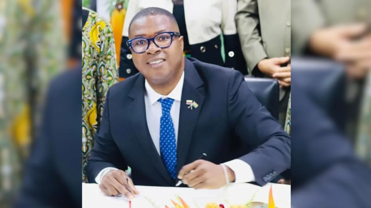 Suba: exembajador de Colombia en Ghana irá a juicio por graves delitos 1 Suba: exembajador de Colombia en Ghana irá a juicio por graves delitos El proceso penal contra el exembajador de Colombia en Ghana, Daniel Garcés Carabalí, avanzó a la fase de juicio luego de que la Fiscalía presentara el escrito de acusación. El exdiplomático deberá responder por violencia intrafamiliar agravada, acceso carnal violento agravado, fraude procesal y ejercicio arbitrario de la custodia de un menor.