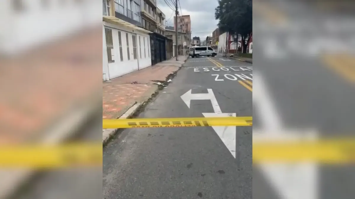 Los Mártires: asesinato de adulto mayor en Santa Isabel En la mañana de este jueves, la tranquilidad del barrio Santa Isabel, en la localidad de Los Mártires, se vio sumergida en el caos después de que, al parecer, tres personas asesinaran a un adulto mayor.