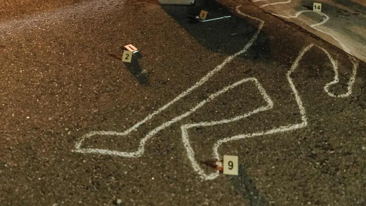 Los Mártires: asesinato de adulto mayor en Santa Isabel 1 Los Mártires: asesinato de adulto mayor en Santa Isabel En la mañana de este jueves, la tranquilidad del barrio Santa Isabel, en la localidad de Los Mártires, se vio sumergida en el caos después de que, al parecer, tres personas asesinaran a un adulto mayor.