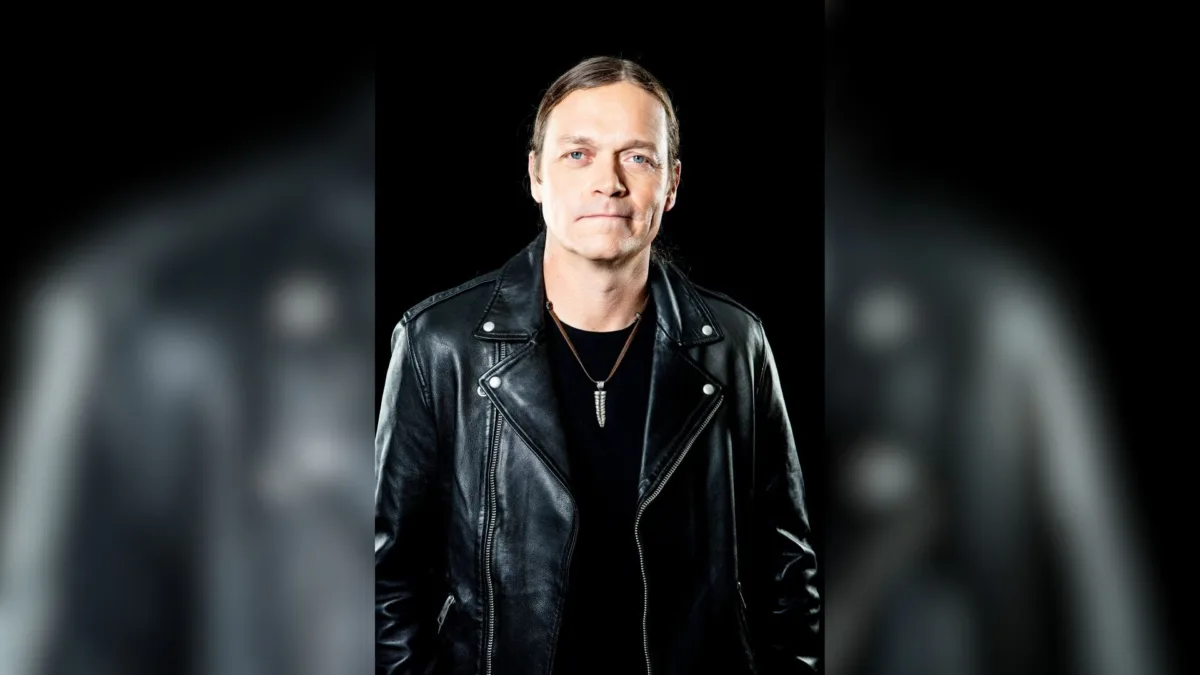 Murió Brad Arnold, fundador y cantante de 3 Doors Down 5 Murió Brad Arnold, fundador y cantante de 3 Doors Down Brad Arnold, vocalista, miembro fundador, compositor y líder de la banda de rock estadounidense 3 Doors Down, falleció este sábado a los 47 años.