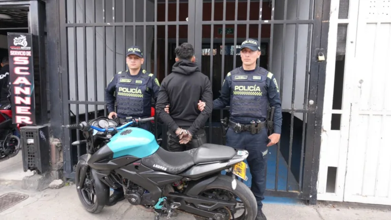 Operativo en la Primero de Mayo terminó con capturas y suspensión de locales